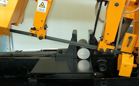 宝兴数控带锯床自动送料精度会出现偏差吗？